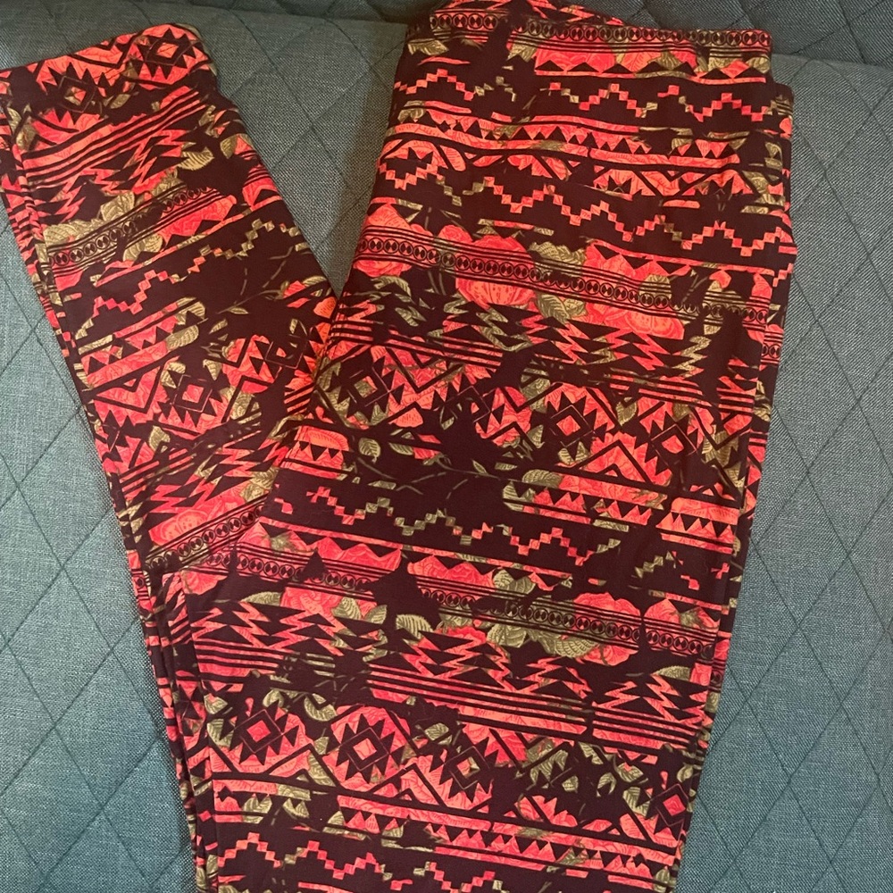 LuLaRoe Black and Red Geometric Leggings TC NWOT